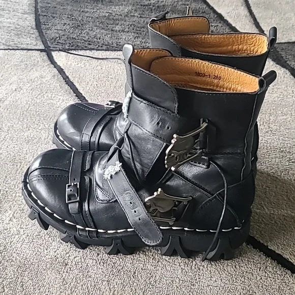 Gothic boots - Picture 2 of 5